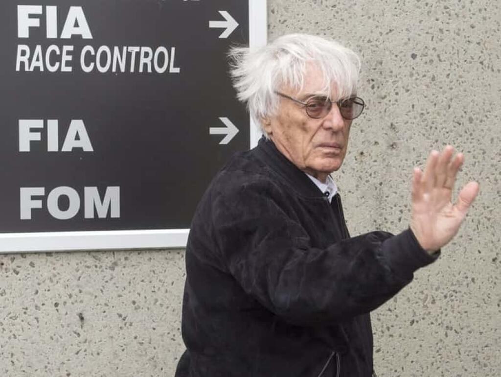 Ecclestone je známy tým, že si nedáva servítku pred ústa a aj tentoraz sa pustil do talianskej stajne.