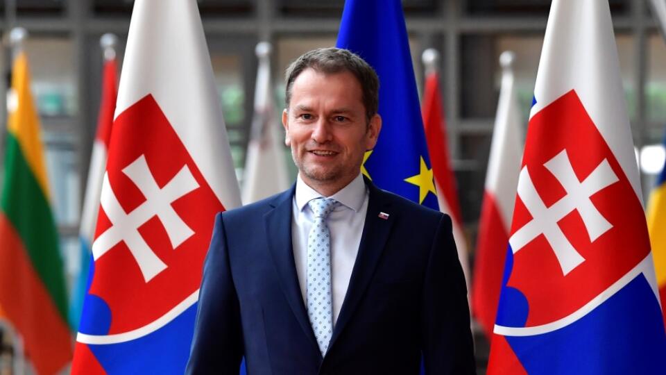 JB 14 Brusel - Predseda Európskej rady Charles Michel (vpravo) víta slovenského premiéra Igora Matoviča pred ich stretnutím v sídle EÚ v Bruseli 16. júla 2020. FOTO TASR/AP
European Council President Charles Michel, right, welcomes Slovakia's Prime Minister Igor Matovic prior to a meeting at the European Council building in Brussels, Thursday, July 16, 2020. (John Thys, Pool Photo via AP)