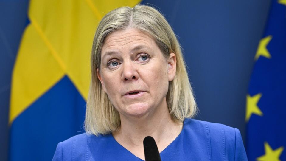 JB 49 Stockholm - Švédska premiérka Magdalena Anderssonová počas tlačovej konferencie po zasadnutí parlamentu v Stockholme 16. mája 2022. Švédsko oficiálne požiada o vstup do NATO, oznámila v pondelok švédska premiérka Magdalena Anderssonová. TASR o tom informuje na základe správy agentúry AFP. FOTO TASR/AP
Sweden's Prime Minister Magdalena Andersson gives a news conference in Stockholm, Sweden, Monday, May 16, 2022. Sweden's government has decided to apply for a NATO membership. (Henrik Montgo