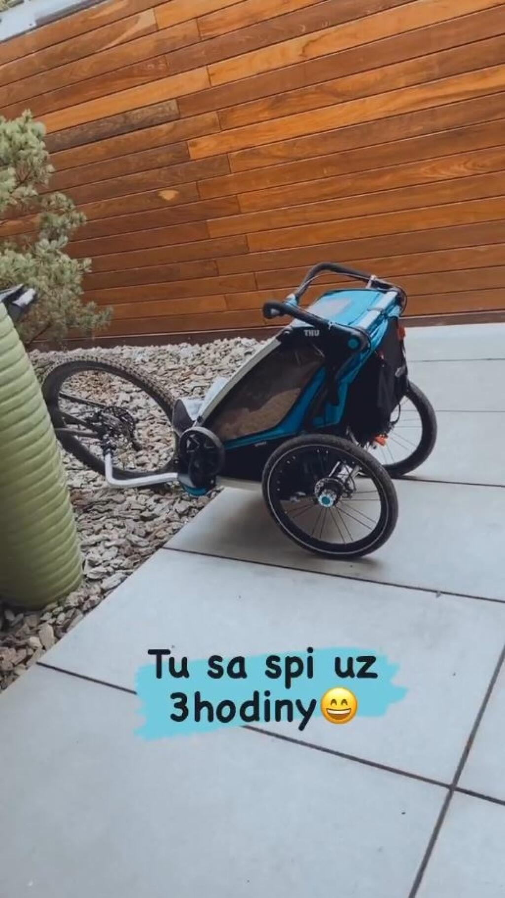 Aj dcérku Bellu tréning v prírode poriadne unavil.