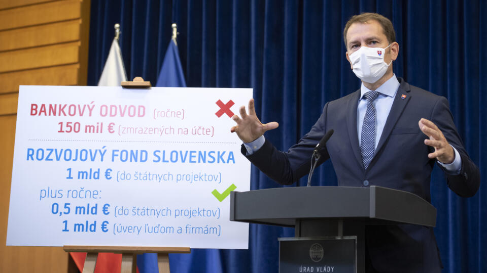 Na snímke predseda vlády SR Igor Matovič počas tlačovej konferencie po podpise memoranda predstaviteľov vlády SR a zástupcov Slovenskej bankovej asociácie (SBA) 22. júna v Bratislave. FOTO TASR - Pavel Neubauer