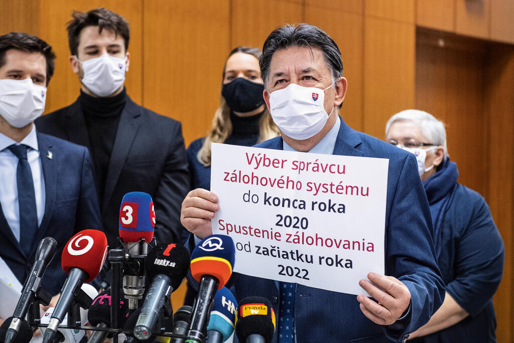 Treba však aj uznať, že odkedy rezort životného prostredia zobral do rúk minister Ján Budaj, téma ochrany životného prostredia a environmentálnych restov je viac v popredí.