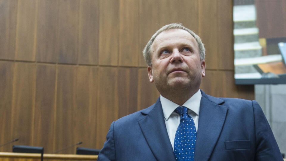 Na snímke Vladimír Ledecký (SaS) skladá poslanecký sľub počas ustanovujúcej schôdze Národnej rady Slovenskej republiky (NR SR) IX. volebného obdobia 24. októbra 202š v Bratislave. FOTO TASR - Jakub Kotian