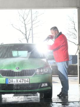 3 trpké následky posypovej soli: Máte už jarné čistenie auta za sebou?