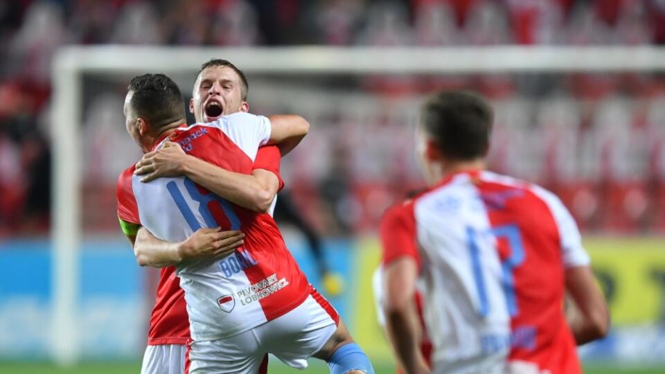 Futbalisti Slavie Praha sa po stredajšom víťazstve nad Viktorie Plzeň 1:0 stali majstrami českej ligy.