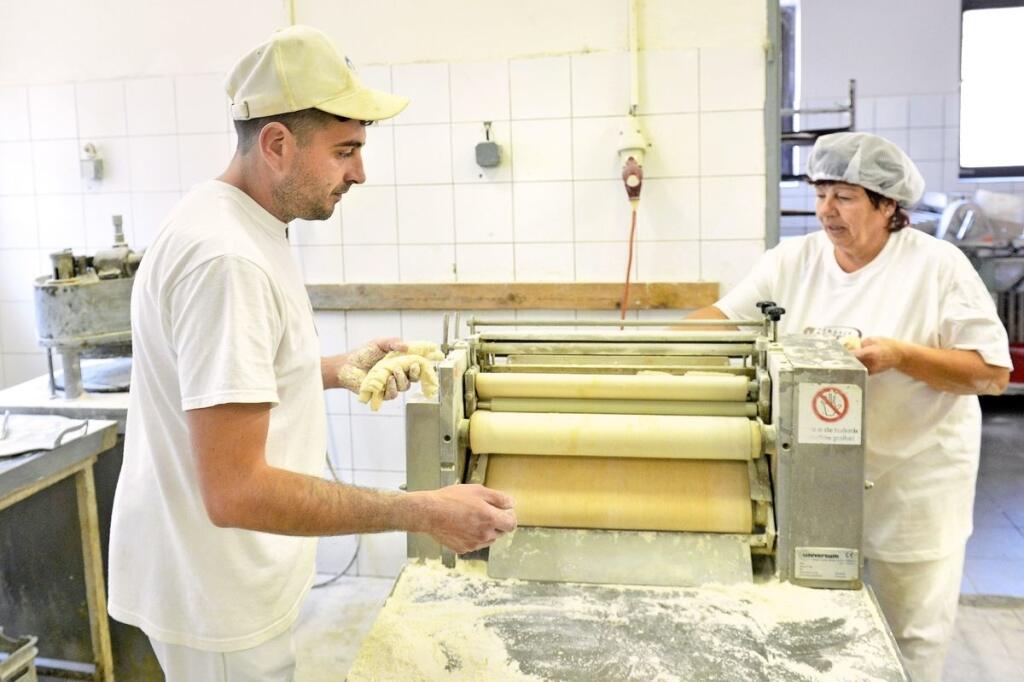 Tento stroj vytvaruje z presne oddeleného cesta budúce rožky.