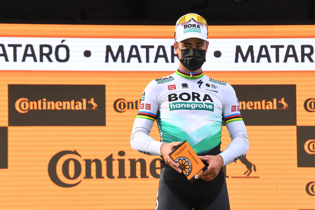 Peter Sagan si na pódiu prevzal ocenenie za víťazstvo vetape.