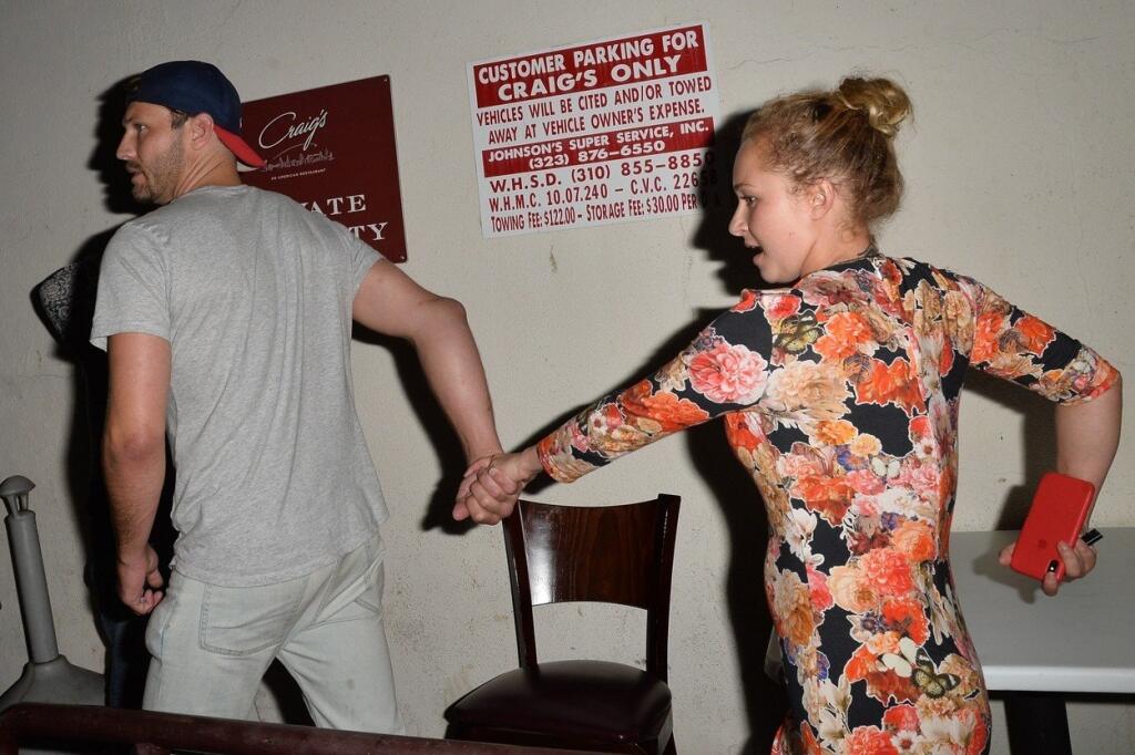 Hayden Panettierová podporuje svojho ex aspoň na diaľku.
