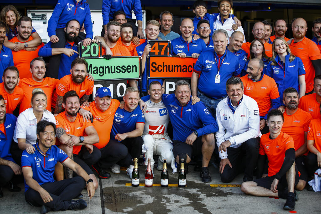 Mick Schumacher získal prvé body v F1.