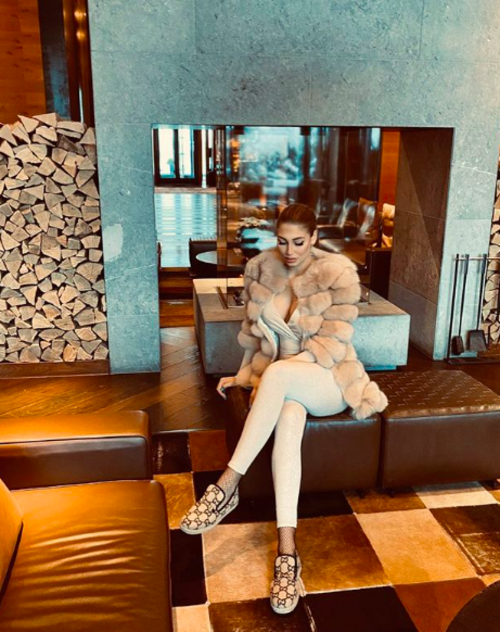 O domácu pohodu sa Škriniarovi stará jeho krásna partnerka Barbora Hrončeková, ktorú hviezda Interu Miláno zahŕňa obrovským luxusom.