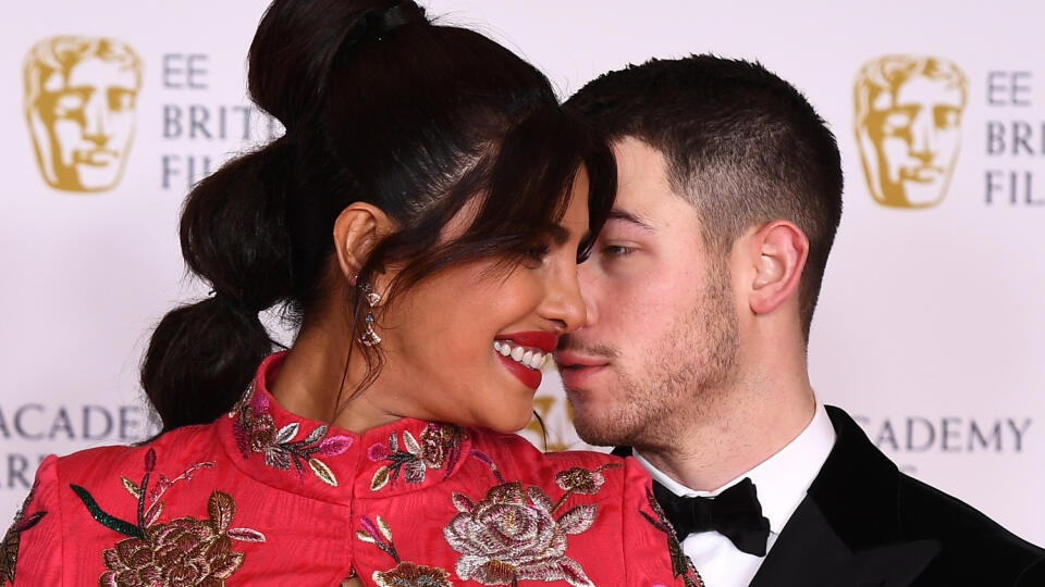 Priyanka Chopra a Nick Jonas údavajú trendy. Sú štýlovým párom, ktorý svoju lásku rád ukazuje aj na verejnosti.