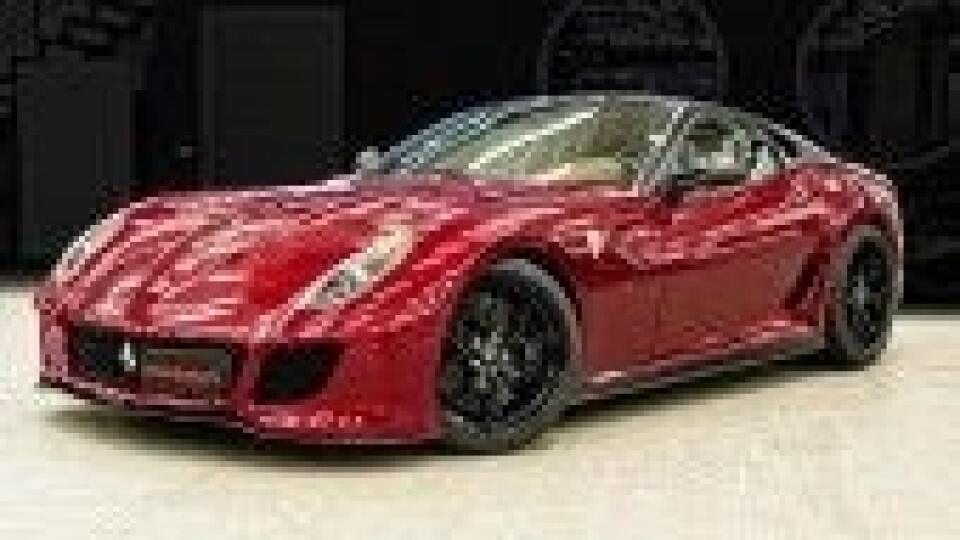 ikona Romeo Ferraris naháňa F12 modifikovaným 599