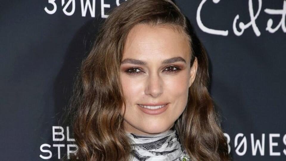 Keira Knightley sa v novom filme predviedla aj v dráždivom prádle.