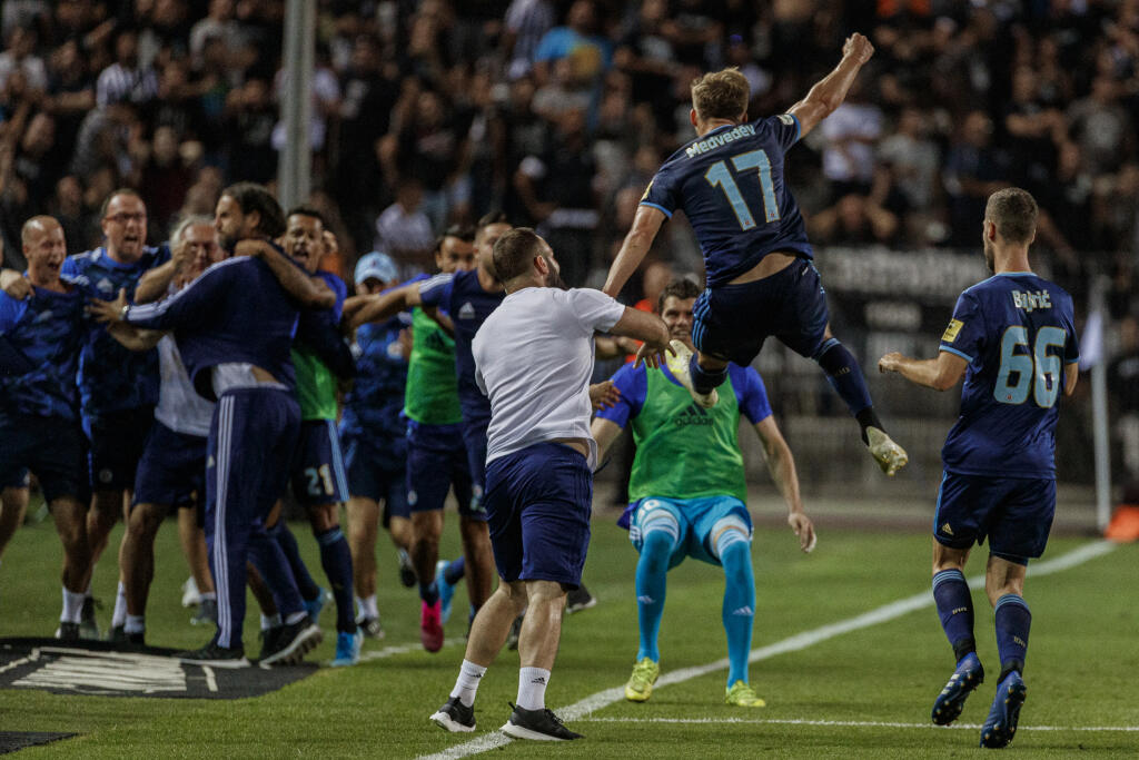Na snímke Jurij Medvedev sa teší po strelenom úvodnom góle počas odvetného zápasu playoff Európskej ligy medzi ŠK Slovan Bratislava a Paok FC.