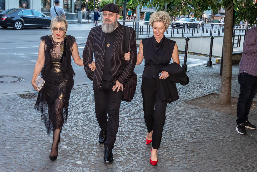 Vdova Katka Žbirková, manažér Rado Mešš a speváčka Martha.