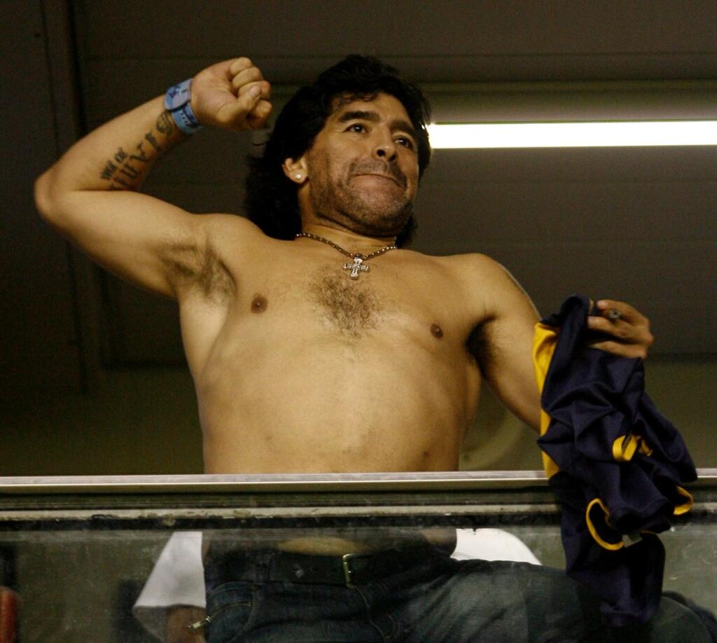 Takto sa Maradona odviazal v roku 2008 pri fandení Boca Juniors.