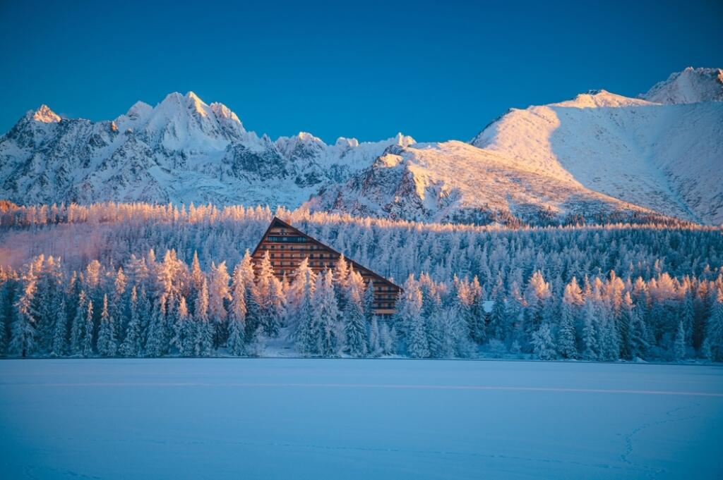 Frosty,Winter,Morning,At,Strbske,Pleso,Under,The,High,Tatras,