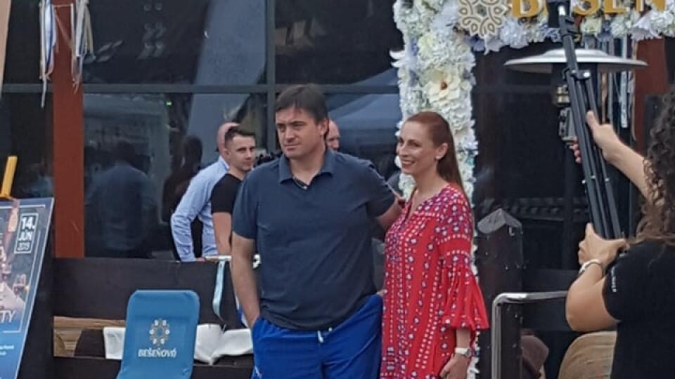 Igor Rattaj s manželkou na večer gril párty.