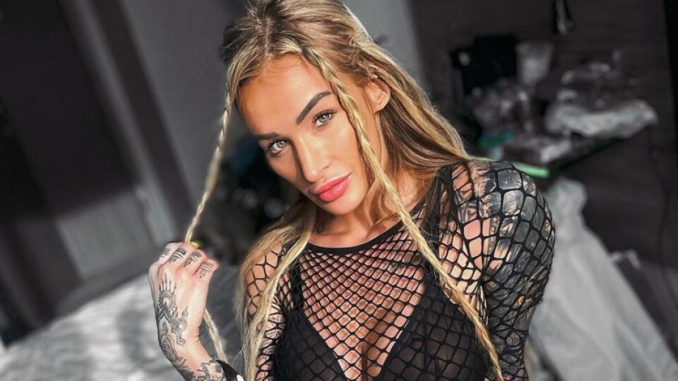 Česká pornoherečka Daisy Lee šokovala tvrdením, že veľký penis je prekliatím.