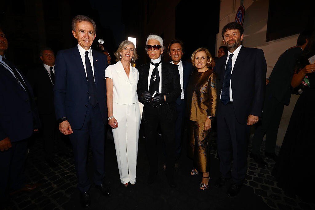 Okolo Karla sa točili tie najkrajšie ženy ako Naomi Campbell, Claudia Schiffer či Carla Bruni, ktoré pre neho vždy radi predvádzali.