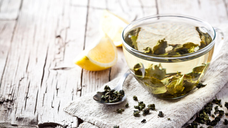 Zelený čaj je plný antioxidantov nazývaných polyfenoly a katechíny, ktoré môžu zabrániť poškodeniu buniek a chrániť vás pred srdcovými chorobami.