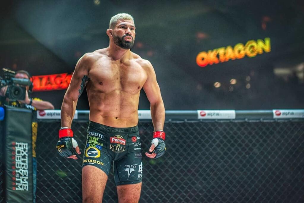 MMA zápasník Attila Vegh chodí do ringu vždy v parádnej forme.