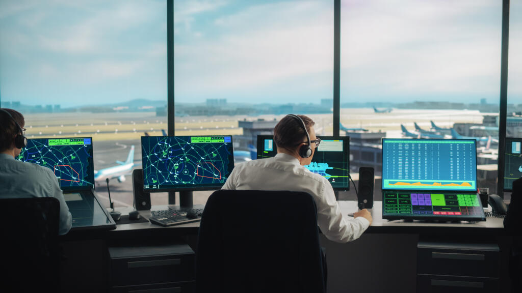 Flight dispatcher,letový dispečer,dispečer,letoví dispečeri