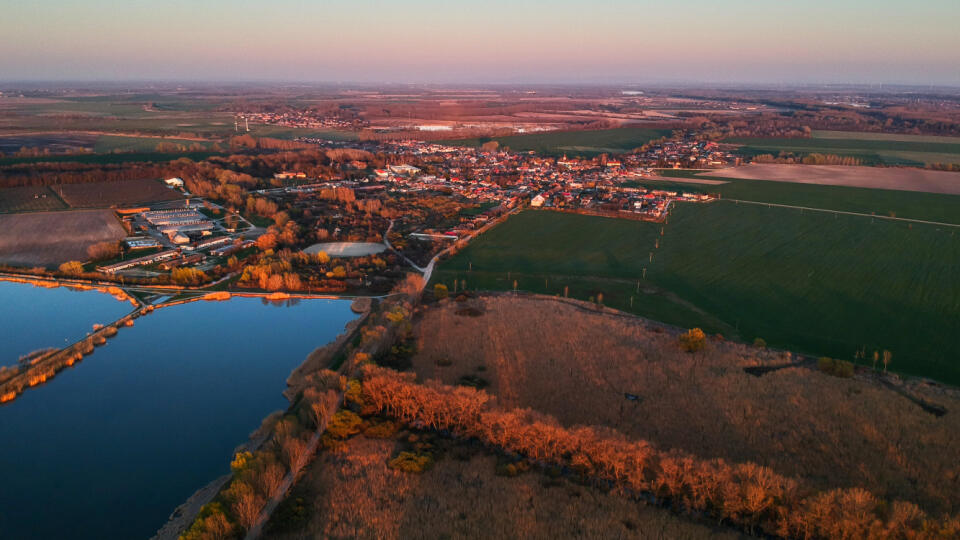 Ľudia sa v plodnej krajine usadili už v neskorej dobe kamennej a žijú si tu podnes.