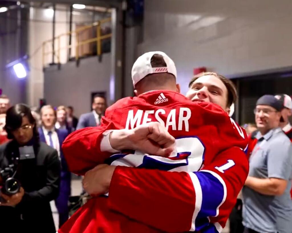 Dokonca ani Filip Mešár v NHL sa nedočkal takej pocty, ako Juraj Slafkovský, ktorý má dĺžeň na Y.
