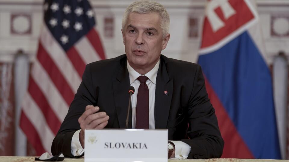 WA 53 Washington - Slovenský minister zahraničných vecí Ivan Korčok počas slávnostnej ceremónie podpisu obrannej zmluvy medzi USA a Slovenskom vo Washingtone vo štvrtok 3. februára 2022. FOTO TASR/AP  

Slovakia's Foreign Minister Ivan Korcok speaks during a signing ceremony with Slovakia's Defense Minister Jaroslav Nad and U.S. Secretary of State Antony Blinken at the State Department, in Washington, Thursday, Feb. 3, 2022. (Ken Cedeno/Pool via AP)