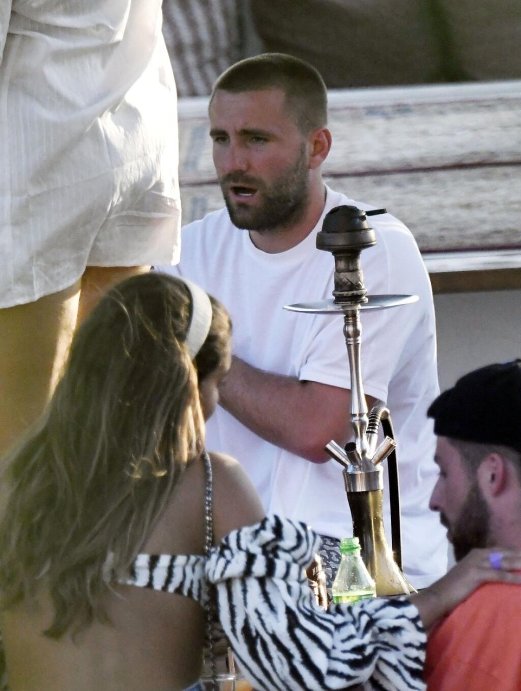 Luke Shaw si náklonnosť žien užíval.