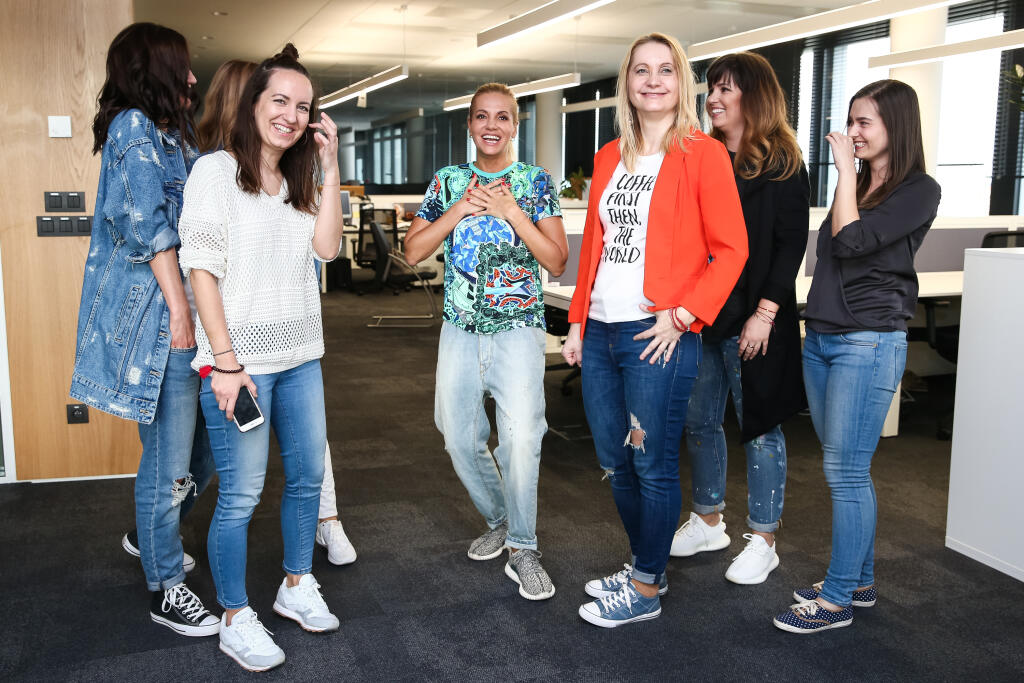Dara Rolins na navsteve v mesacniku Emma v budove vydavatelstva news and media holding v ruzinove