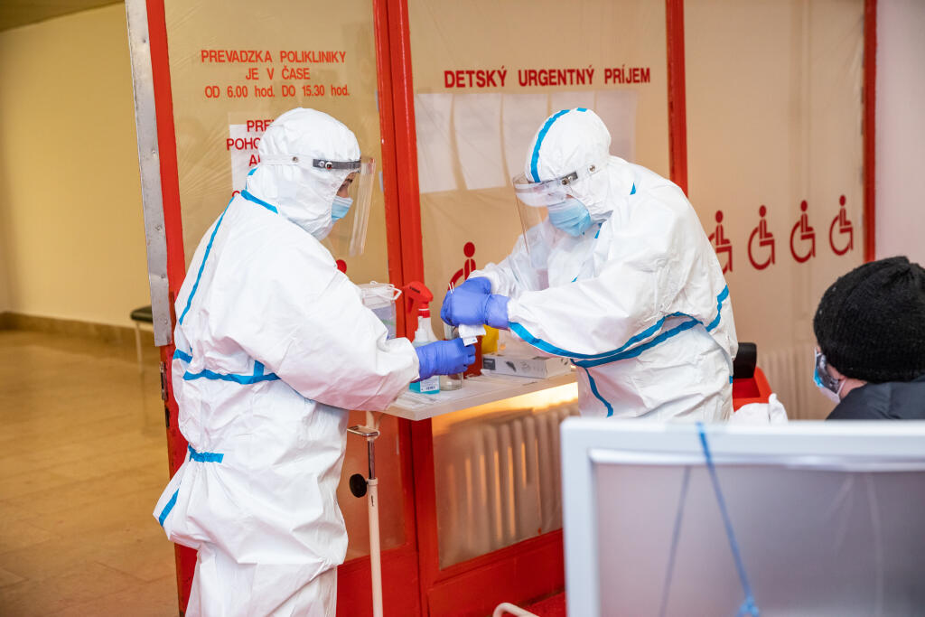 Bývalá tenistka Cibulková začala pomáhať pri testovaní v detskej nemocnici na Kramároch.