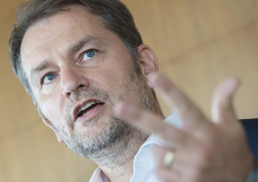 Na snímke podpredseda vlády SR a minister financií Igor Matovič (OĽanO) odpovedá na otázky novinárov po stretnutí predstaviteľov koalície, ktoré sa konalo vo vládnom hoteli Bôrik v Bratislave v piatok 12. augusta 2022. Bez SaS bude vláda Eduarda Hegera (OĽANO) nefunkčná a nebude mať v Národnej rade (NR) SR väčšinu. Predseda vlády to povedal po piatkovom rokovaní koaličných predstaviteľov v súvislosti s vládnou krízou. Heger apeloval na stabilitu a nájdenie riešení, ako zostať jednotní. Uviedol t