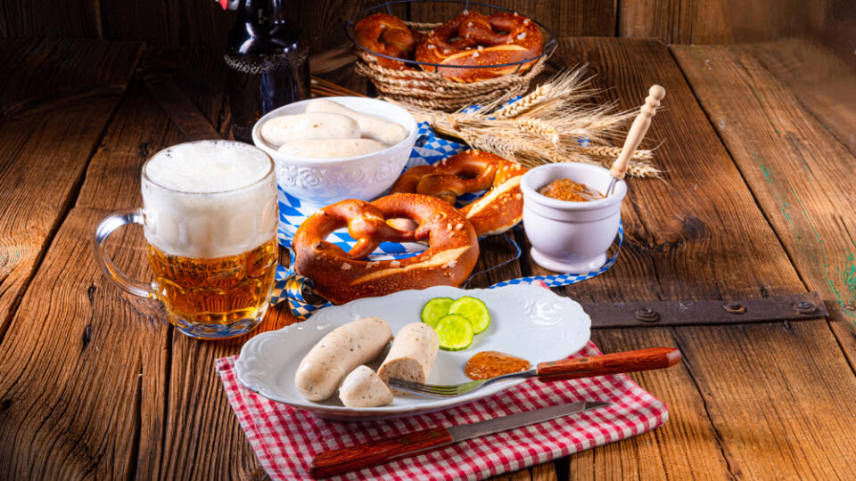 Weisswurst,Pretzels,And,Beer,For,Oktoberfest