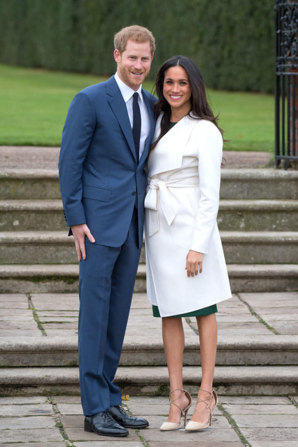 Prečo Meghan Markle nosí topánky o číslo väčšie? Chytrý stylingový trik celebrít vás dostane!