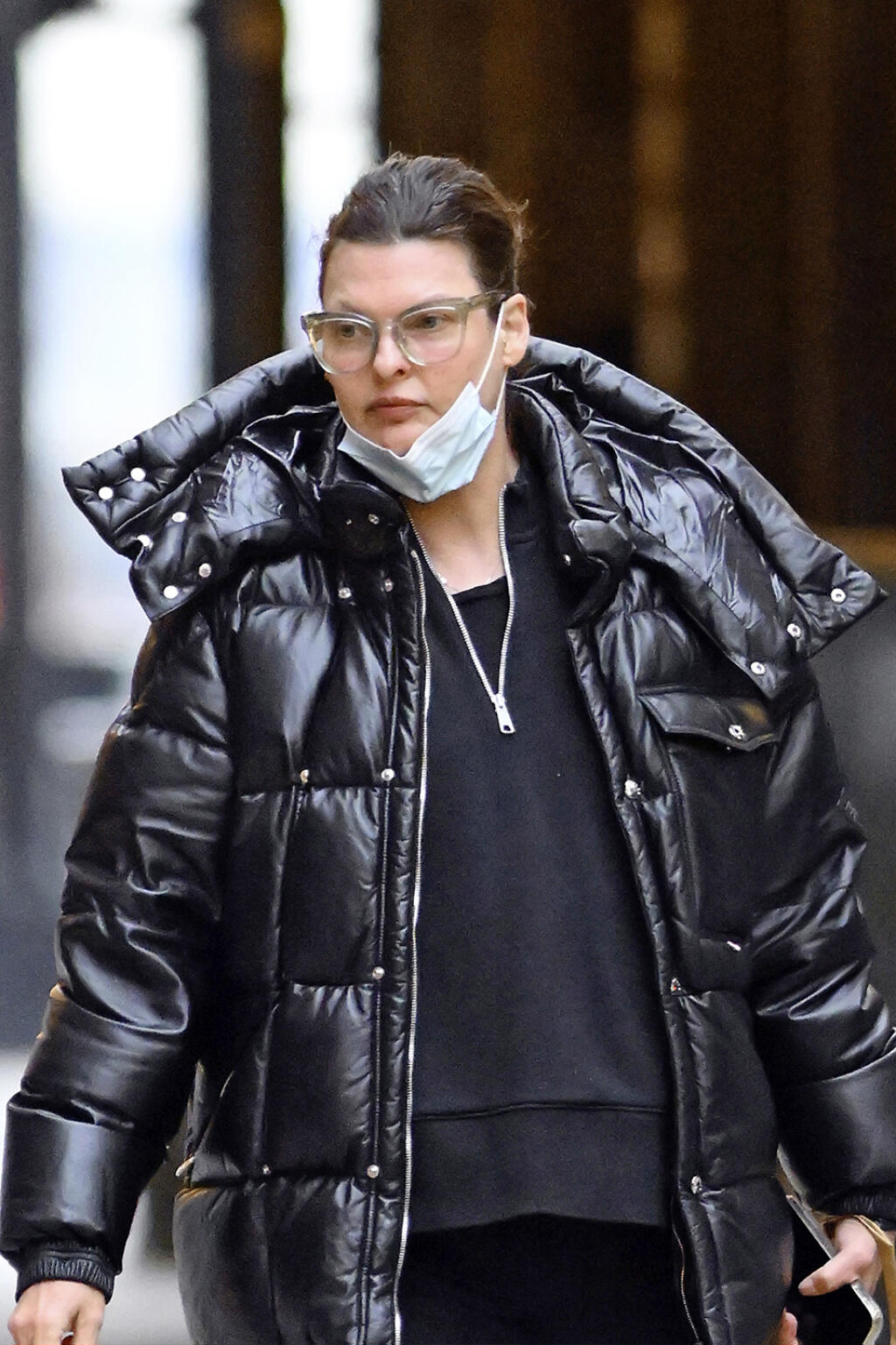 „Vždy som vedela, že raz zostarnem. Ale nikdy som si nemyslela, že budem vyzerať takto,“ tvrdí Linda
Linda Evangelista steps out face mask-free in New York City for the first time since filing a lawsuit against CoolSculpting over her fat freezing nightmare.
The former supermodel looked relaxed as she stopped by Manhattan's trendy Chelsea Market a week after revealing she was