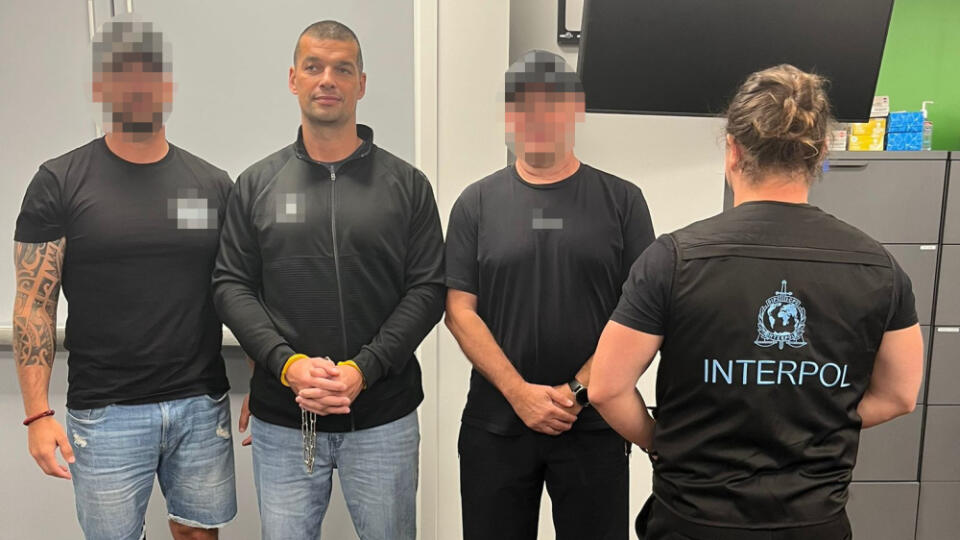 Interpol priviezol odsúdeného Slováka z Los Angeles na Slovensko.