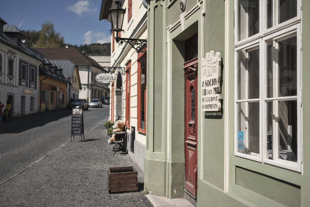 Reštaurácia 4 Sochy