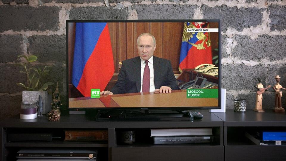 RT TV vysiela po celom svete v niekoľkých jazykoch, tak na propagandu ruského prezidenta Vladimira Putina je priestoru dosť