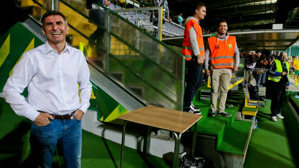 Na snimke Jozef Antosik oslavuje vitazstvo pocas zapasu play-off Europskej ligy medzi MSK Zilina a Athletic Bilbao.