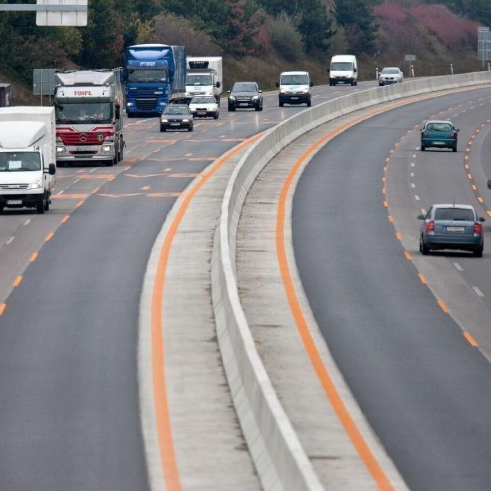 Trojprúdová diaľnica medzi Bratislavou a Trnavou