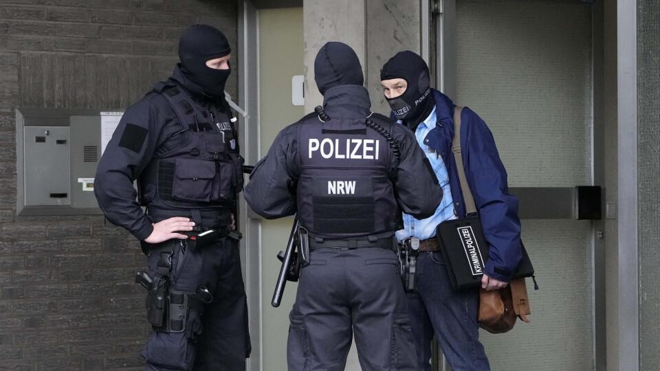 policajti vyšetrovanie razia ulica Düsseldorf