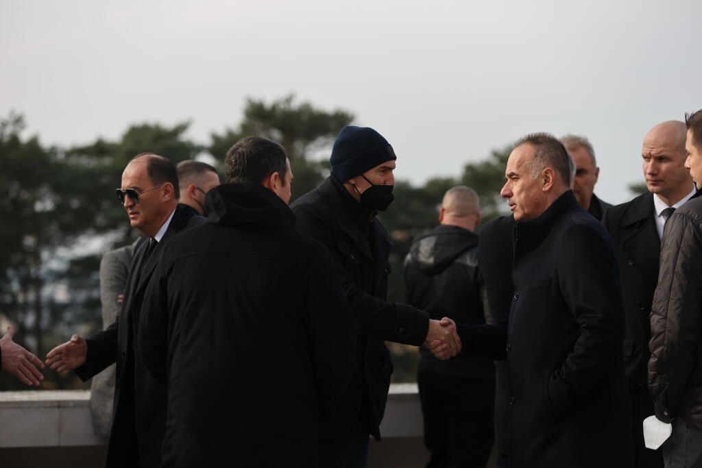 Miroslav Šatan si potriasol rukou a podebatoval s Igorom Nemečkom.