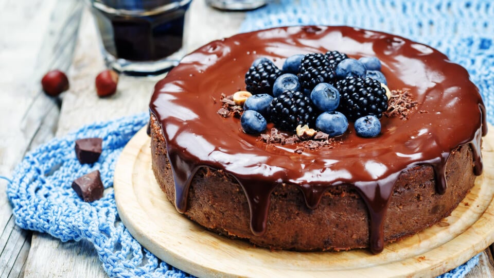 koláč - zákusok - čokoládová torta - poleva