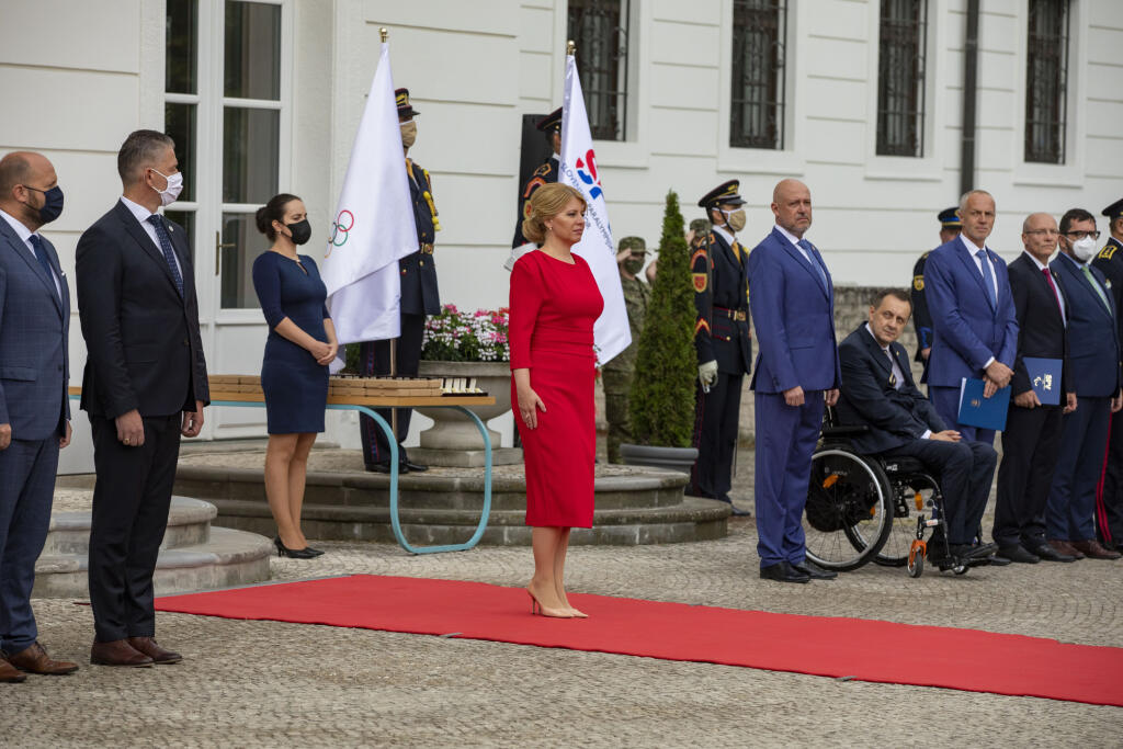 Slovenskí oympionici skladajú prisahu do rúk prezidentky Zuzany Čaputovej pred odletom do Tokia.