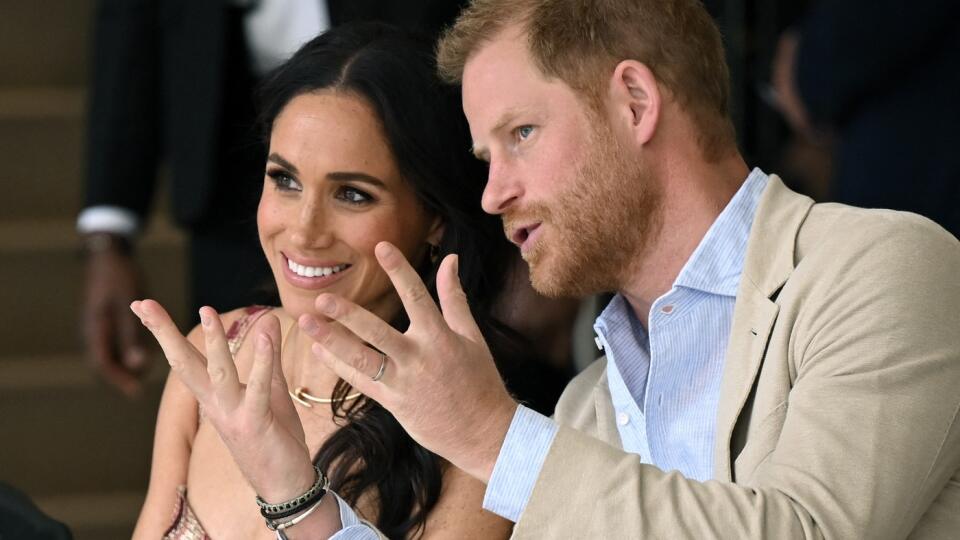 Vojvodkyňa Meghan a princ Harry počas uvítacieho ceremoniálu