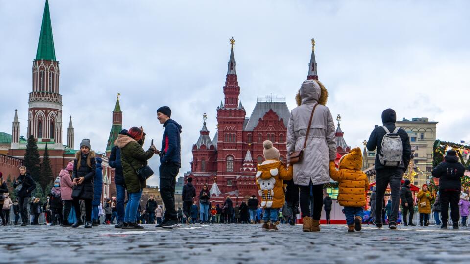 Moscow,,Russia,-,November,28,,2021:,Moscow,,Red,Square,,People,