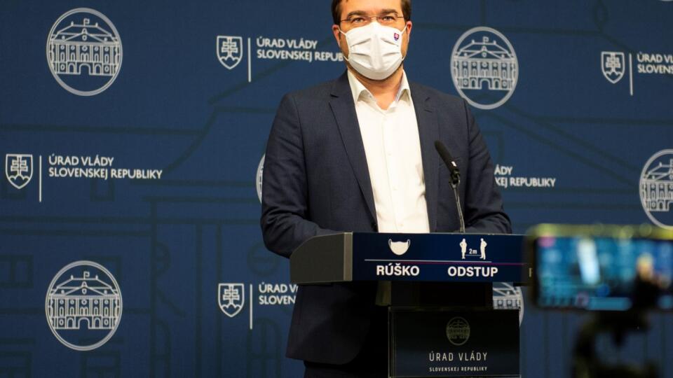 Na snímke minister zdravotníctva SR Marek Krajčí (OĽaNO) počas vyhlásenia k aktuálnej pandemickej situácii a rokovaniu mimoriadnej vlády SR v Bratislave v sobotu 16. januára 2021.