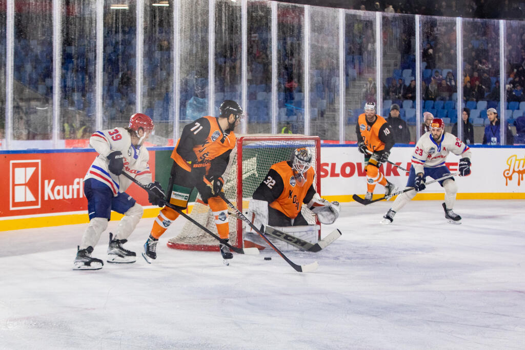 Hokejový zápas medzi HC Slovan a Košice (Winter games)